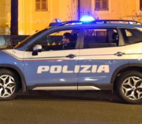 Si avvicina e tenta di rapire la bimba alla madre. Uomo fermato e arrestato