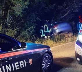 Treia, auto esce di strada lungo la Provinciale: conducente estratto dai Vigili del fuoco Treia, auto esce di strada lungo la Provinciale: conducente estratto dai Vigili del fuoco