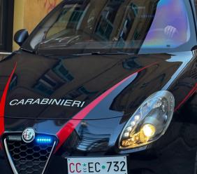 Altera la targa dello scooter e acquista online con una carta non sua: due denunciati a Macerata