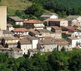 Cessapalombo si stringe attorno a Michele Caporali: una fiaccolata per ricordare il 28enne Cessapalombo si stringe attorno a Michele Caporali: una fiaccolata per ricordare il 28enne
