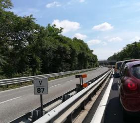 Serrapetrona, auto si schianta contro il guardrail sulla SS77: feriti quattro giovani