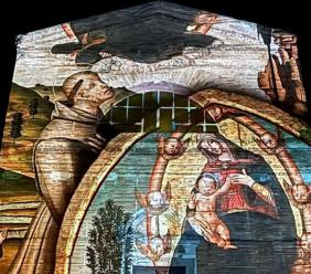 Sarnano inaugura la nuova Pinacoteca Comunale tra arte, videomapping e grande partecipazione Sarnano inaugura la nuova Pinacoteca Comunale tra arte, videomapping e grande partecipazione
