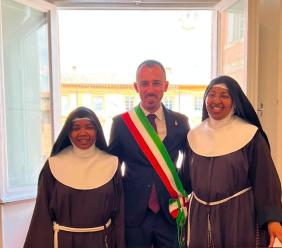 Matelica, Suor Elisea ottiene la cittadinanza italiana: accolta in Municipio Matelica, Suor Elisea ottiene la cittadinanza italiana: accolta in Municipio
