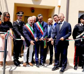 Dieci anni dopo il sisma, Sarnano riapre la sua caserma dei Carabinieri: “Un simbolo di rinascita” (VIDEO e FOTO)