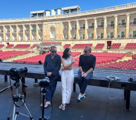 Il Trovatore prende fuoco: dietro l'allestimento dello Sferisterio con Louis Désiré e Diego Méndez (Video) Il Trovatore prende fuoco: dietro l'allestimento dello Sferisterio con Louis Désiré e Diego Méndez (Video)