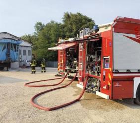 Macerata, incendio in un container di rifiuti speciali, intervengono i Vigili del fuoco Macerata, incendio in un container di rifiuti speciali, intervengono i Vigili del fuoco