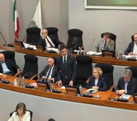 Marche, via libera alla legge "anti Kebab": la maggioranza parla di identità, l’opposizione attacca Marche, via libera alla legge "anti Kebab": la maggioranza parla di identità, l’opposizione attacca