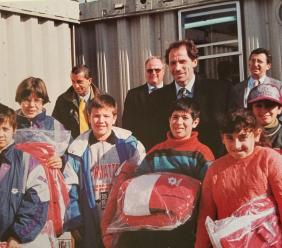 Quando Franco Baresi entrò nei container di Serravalle per regalare un sorriso ai bambini dopo il sisma