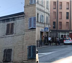 Macerata, cadono calcinacci e pezzi di grondaia da un edificio: intervengono i vigili del fuoco Macerata, cadono calcinacci e pezzi di grondaia da un edificio: intervengono i vigili del fuoco