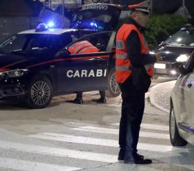 Una 34enne alla guida con un tasso alcolemico "record", un 46enne si schianta in centro: bye bye patente