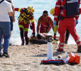 Porto Recanati, simulazione di salvataggio in mare per prevenire gli annegamenti