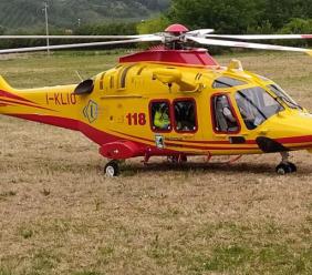 Castelraimondo, precipita da cinque metri di altezza: 55enne trasportata a Torrette in eliambulanza Castelraimondo, precipita da cinque metri di altezza: 55enne trasportata a Torrette in eliambulanza