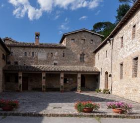"Miele in Convento": a Camerino un viaggio tra apicoltura, storia e gastronomia "Miele in Convento": a Camerino un viaggio tra apicoltura, storia e gastronomia