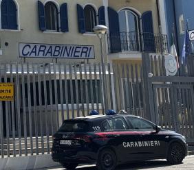 Coltello da cucina in mano nel centro cittadino: 43enne denunciata a Porto Recanati