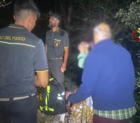 Perdono il sentiero e restano bloccati nel bosco: soccorsi due escursionisti tedeschi Perdono il sentiero e restano bloccati nel bosco: soccorsi due escursionisti tedeschi