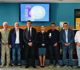 Macerata, il questore Mangino consegna le medaglie di commiato ai poliziotti in pensione Macerata, il questore Mangino consegna le medaglie di commiato ai poliziotti in pensione