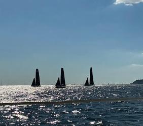L'arte dell'attesa e la lezione del mare: la vela insegna a ritrovare la rotta