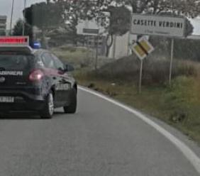Non si ferma all'alt dei carabinieri e si schianta a Pollenza dopo una fuga folle: arrestato 30enne