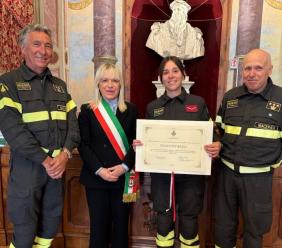 Ragazzo di 17 anni riportato a casa: San Severino premia la squadra dei vigili del fuoco Ragazzo di 17 anni riportato a casa: San Severino premia la squadra dei vigili del fuoco
