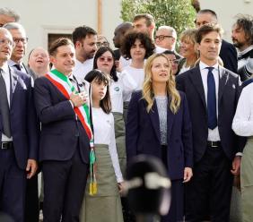 Meloni ad Ascoli per il taglio del nastro di Palazzo Saladini Pilastri: “Sono concentrata sul mio lavoro” Meloni ad Ascoli per il taglio del nastro di Palazzo Saladini Pilastri: “Sono concentrata sul mio lavoro”