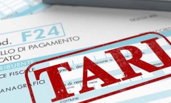 Macerata, allerta "smishing": falsi sms sulla Tari per svuotare i conti. Il Comune: "Non rispondete, è una truffa"