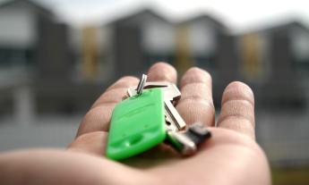 Chi compra l’appartamento è responsabile delle spese condominiali precedenti del venditore?