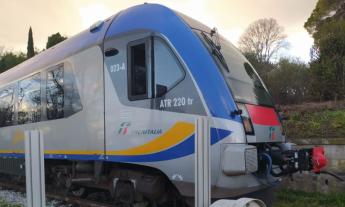 Incendio nei pressi della stazione di Pesaro: forti rallentamenti su treni Alta Velocità e Regionali