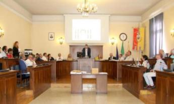Civitanova, minoranza chiede di discutere cessate il fuoco a Gaza: "La Giunta ha abbandonato il Consiglio"