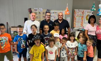 Valfornace, i bimbi del centro estivo a lezione di raccolta differenziata: visita del Cosmari