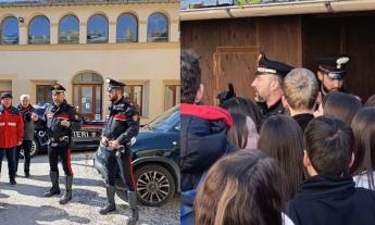 Tolentino - Sulla scena del crimine (simulata): gli alunni alla scoperta del lavoro dei carabinieri