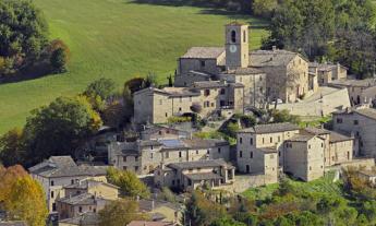 Valfornace accende l’estate tra escursioni, sagre e concerti