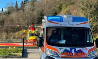 Potenza Picena, scontro tra auto e moto sulla Regina: ragazza 28enne d'urgenza a Torrette