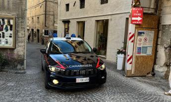 Controlli a tappeto nel maceratese: ordine di carcerazione per rapina, banconote false e patenti ritirate