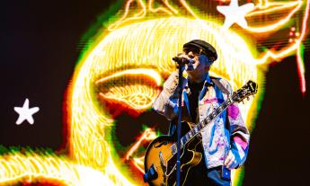 Per Sferisterio Live 2026 ci vuole un "fisico bestiale": Luca Carboni in concerto allo Sferisterio