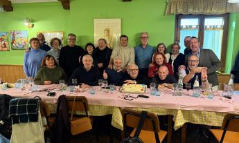 Macerata, dopo 43 anni torna a riunirsi la 5ª I di Ragioneria: amarcord (a tavola) per la classe del 1982