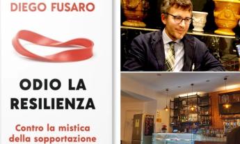 Diego Fusaro all'HAB di Macerata presenta "Odio la resilienza, critica alla virtù della rassegnazione"