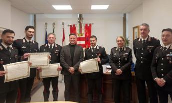 Tolentino, inseguimenti e speronamenti per fermare i ladri: premiati quattro carabinieri