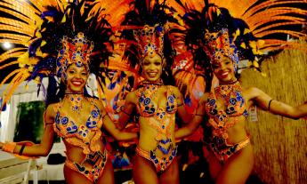 Carnevale 2026 a Porto Recanati: corteo danzante, balli di gruppo e serata latina con Guarachando