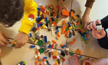 Carnevale creativo a Pieve Torina: successo per l’apertura della Mattoncinoteca4All