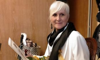 Dalle Grotte di Frasassi al Festival: la scrittrice Claudia Casadei porta il fantasy a Casa Sanremo