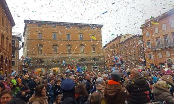 Sfilata di Carnevale a Tolentino: tra coriandoli, musica e premi per i gruppi