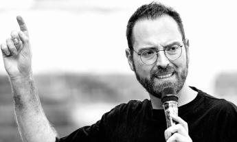 Macerata, Daniele Menghini ospite allo Sferisterio: viaggio nel laboratorio della regia d’opera