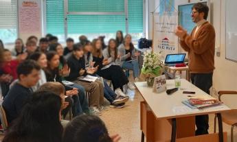 Il Convitto Leopardi incontra lo scrittore Luca Tortolini, vincitore del Premio Strega Ragazze e Ragazzi 2026