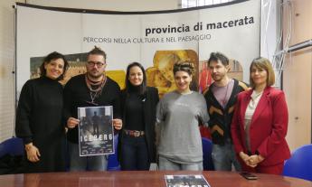 “C’è una parte della violenza che non si vede”: ICEBERG debutta al Teatro Apollo di Mogliano