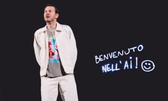 Civitanova, cambio di data per lo show di Alessandro Cattelan: "Benvenuto nell'AI!" si sposta all'11 aprile