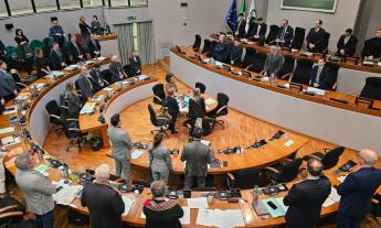 Legge Montagna, il Consiglio boccia la risoluzione per i 29 comuni esclusi: i sindaci in Aula