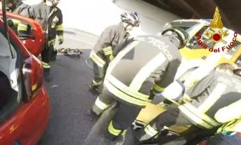 Schianto tra auto e camion sull'A14: tre feriti, uno in codice rosso