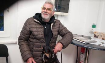 Macerata, malore in casa: muore a 66 anni il parrucchiere Rolando Tardella