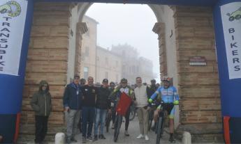 Loro Piceno e Ripe San Ginesio protagoniste della Stradacce Transubike: 214 bikers sulle colline maceratesi