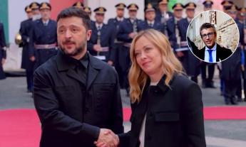 Putin ripristina i busti di Stalin, Meloni sta sempre con Zelensky